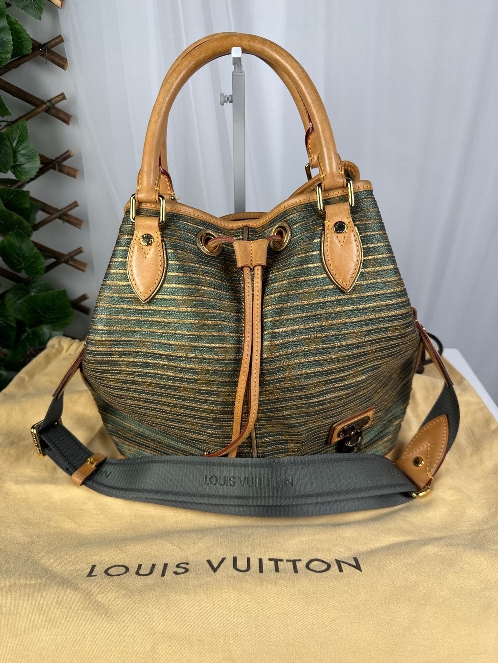 Louis Vuitton Grand Sac Noé M40563 Monogram Rayures Bag